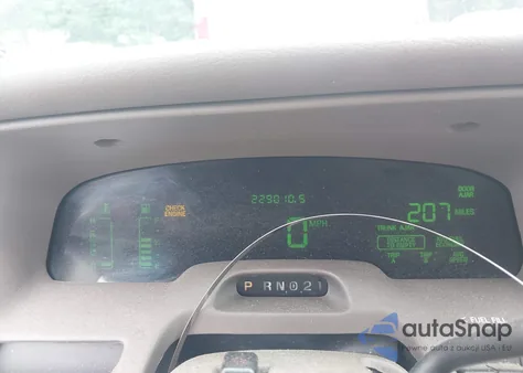 2000 Mercury Grand Marquis Ls z USA, uszkodzony, nr VIN 2MEFM75W8YX697627